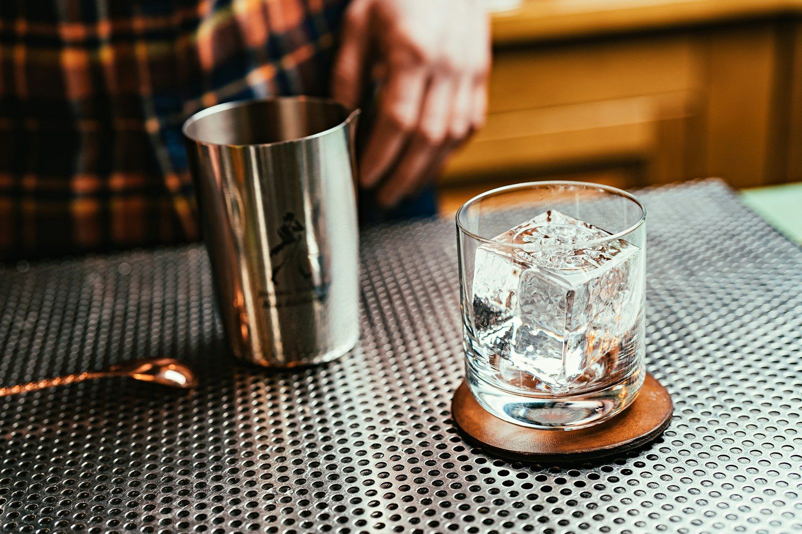 Rene isterninger i glas – hygiejnekrav til is i restauranter og barer